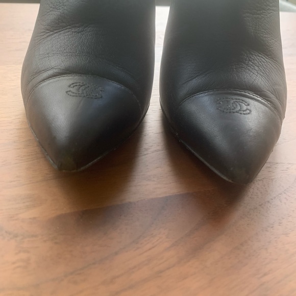 Chanel cap toe CC low Lambskin boots sz 7 - Picture 6 of 6